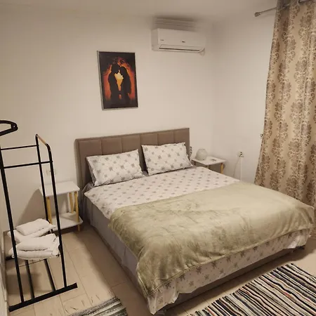 Rudi 1 In تيرانا